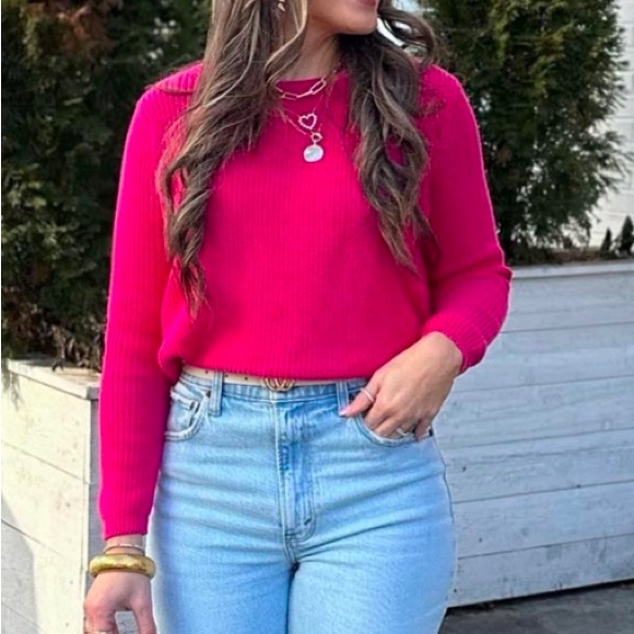 Pink sweater - Picture 1 of 6